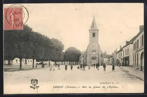 AK Véron /Yonne, Sur la place de l`Église
