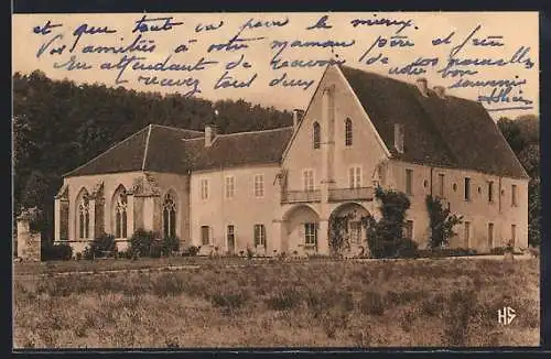 AK Reigny /Vermenton, Abbaye de Reigny vue de face avec jardin et forêt en arrière-plan