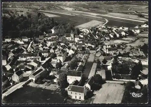 AK Val-de-Mercy /Yonne, Vue générale aérienne du village et des environs agricoles