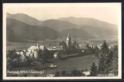 AK Radstadt /Salzburg, Gesamtansicht mit Bergpanorama aus der Vogelschau