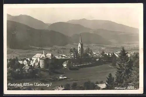 AK Radstadt /Salzburg, Totalansicht mit Bergpanorama aus der Vogelschau