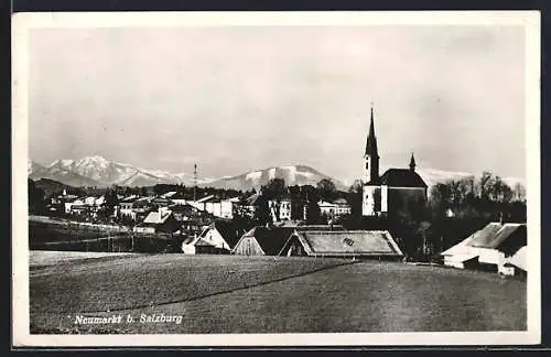 AK Neumarkt am Wallersee, Ortsansicht mit Kirche