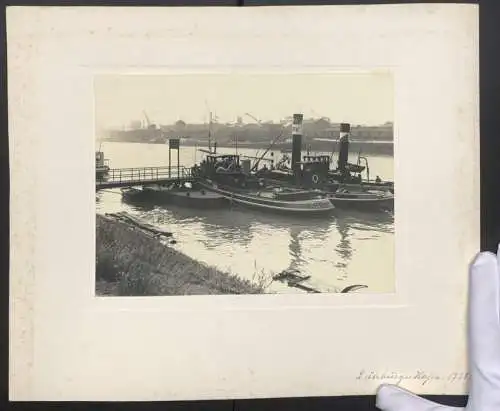 Fotografie unbekannter Fotograf, Ansicht Duisburg, Hafen mit Schleppbooten, 1938