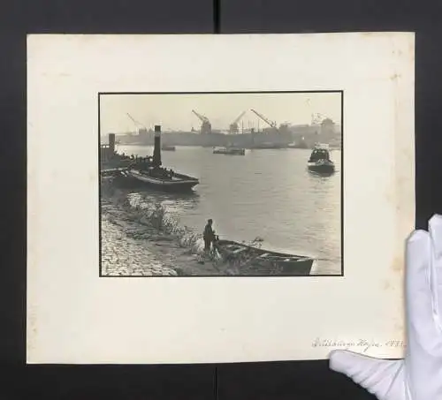 Fotografie unbekannter Fotograf, Ansicht Duisburg, Schleppschiffe im Duisburger Hafen, 1938