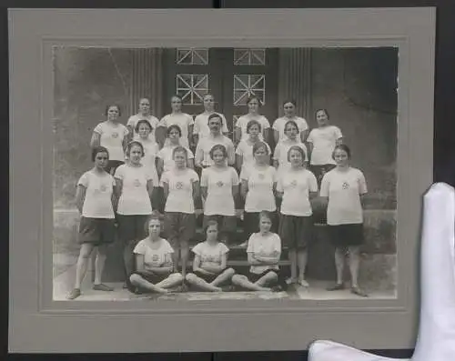 Fotografie unbekannter Fotograf und Ort, Damenmannschaft des VSK 1848 Osterholz-Scharmbeck