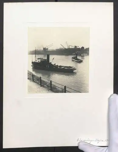 Fotografie unbekannter Fotograf, Ansicht Duisburg, Dampfschlepper im Duisburger Hafen, 1938