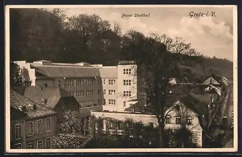 AK Greiz i. V., Neues Stadtbad mit Strassenpartie