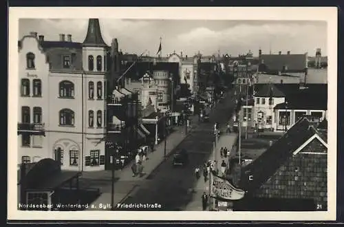 AK Westerland a. Sylt, Nordseebad, Friedrichstrasse mit Geschäften