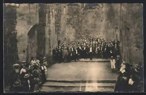 Foto-AK Oybin, Burgruine, Liederkranz Partie 1922