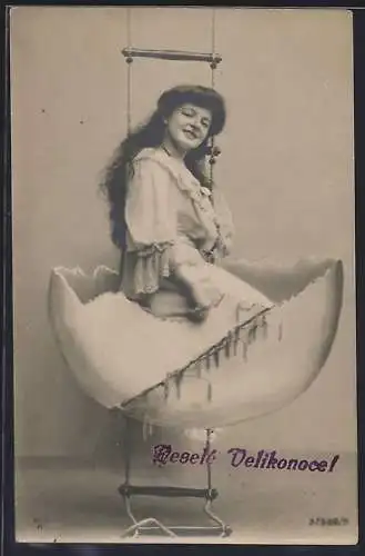 AK Dame in einer Ballon-Gondel aus einem Osterei