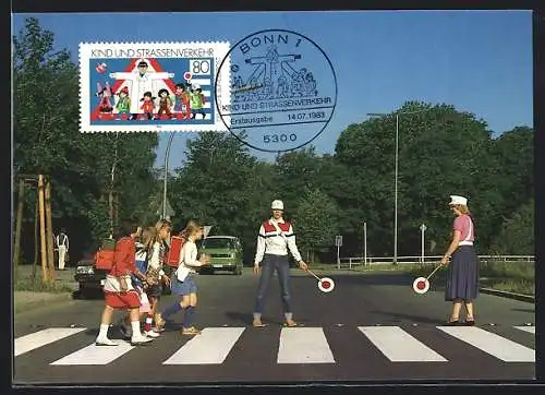 Maximum-AK Bonn, Kind und Strassenverkehr, Schülerlotsen mit Schulkindern, die die Strasse überqueren