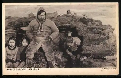 AK Groenland, Tipo Vecchio di Casa, Einwohner vor ihrer Hütte