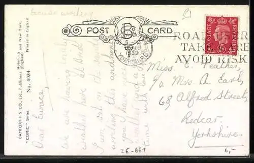 Künstler-AK Arnold Taylor: Frau liegt auf einer Wiese, Schwein schleckt ihre Wange, E, John, dont be so soft