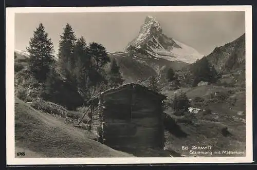 AK Zermatt, Bergpartie mit Scheune und Matterhorn
