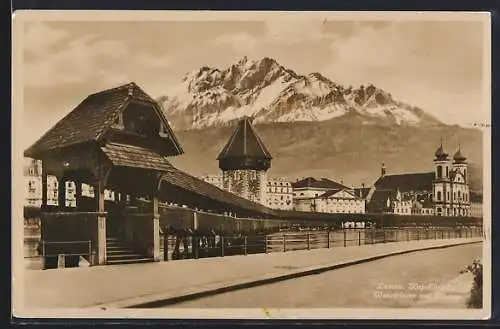 AK Luzern, Kapellbrücke mit Wasserturm, Blick auf Pilatus