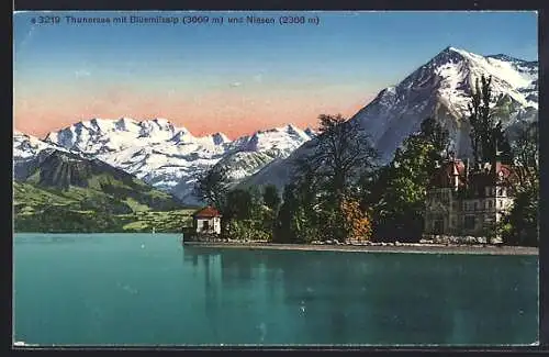 AK Thunersee, Seepartie mit Ufergebäuden, Blüemlisalp und Niesen