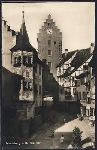 AK Meersburg a. B., Strassenpartie am Obertor mit Gasthof zum Bären