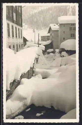 Foto-AK Zermatt, Tief verschneite Gasse