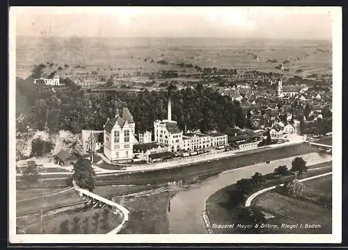 AK Riegel /Baden, Brauerei Meyer & Söhne mit Ortsblick und Brücken aus der Vogelschau