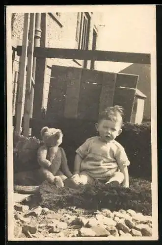 Foto-AK Knabe mit Teddy