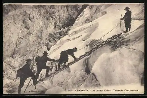 AK Chamonix, Les Grands Mulets, Traversée d`une crevasse