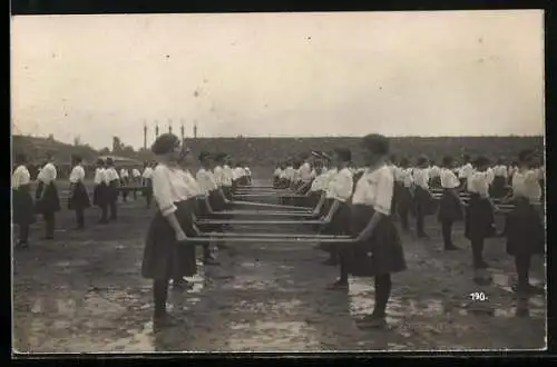 Foto-AK Prag, Turnfest 1920, Sokol-Turnerinnen