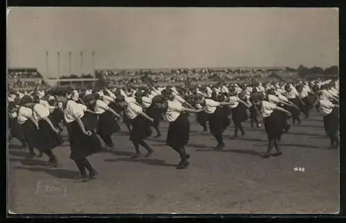 Foto-AK Prag, Turnfest 1920, Sokol-Turnerinnen
