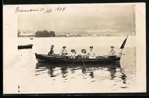 Foto-AK Familie in einem Ruderboot