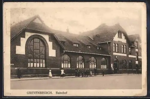 AK Grevenbroich, Bahnhof mit Reisenden
