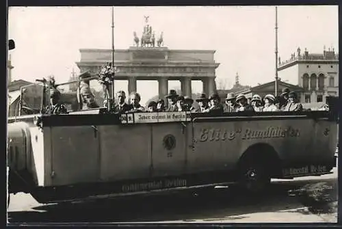 Foto-AK Berlin, Autobus der Elite-Rundfahrten, Continental-Reifen