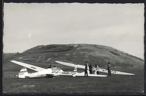 Foto-AK Segelflugzeuge am Boden