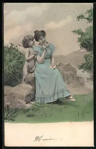 AK Amor flüstert einer Dame ins Ohr