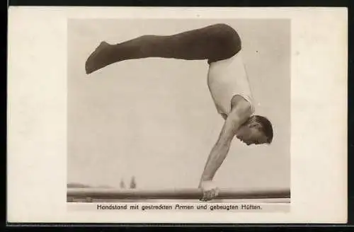 AK Handstand mit gestreckten Armen und gebeugten Hüften, turnen