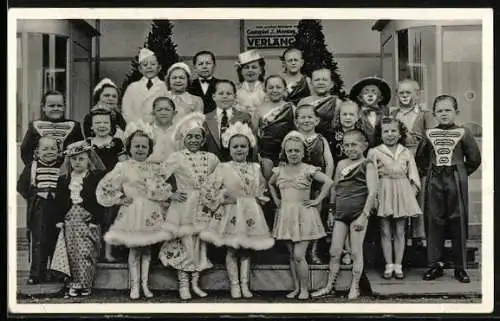 AK C. H. Schäfers Circus-Stadt Lilliput, Gruppenbild in Kostümen