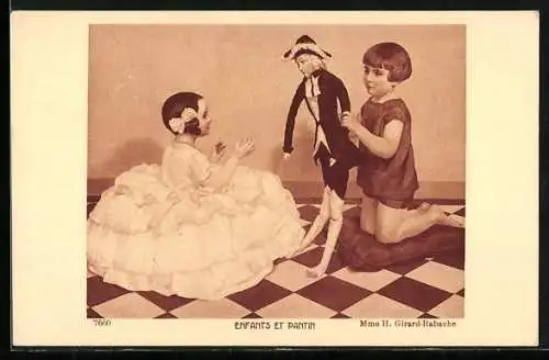 AK Mädchen spielen mit einer Puppe