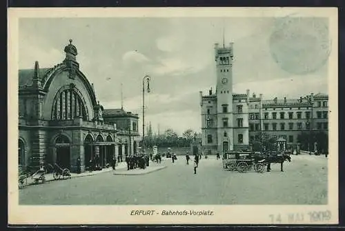 AK Erfurt, Bahnhofs-Vorplatz mit Bahnhof