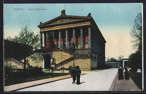 AK Berlin, Nationalgalerie mit Besuchern