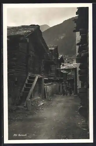 AK Alt Zermatt, Strassenpartie mit Anwohnern