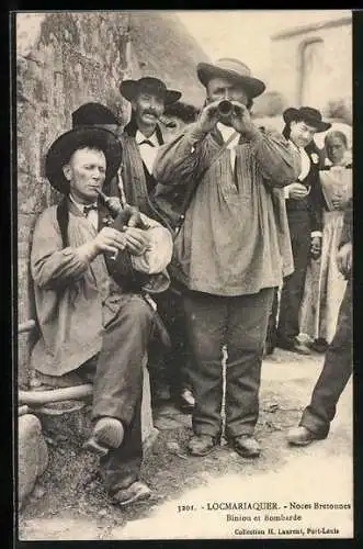 AK En Bretagne, Bretonen in Tracht beim Musizieren