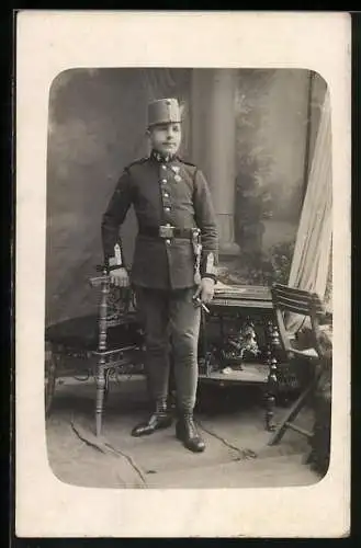 Foto-AK Österreichischer Soldat mit Orden