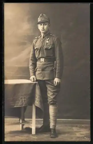 Foto-AK Österreichischer Soldat mit Orden