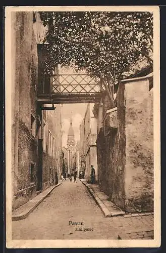 AK Passau, Strasse Höllgasse mit Anwohnern