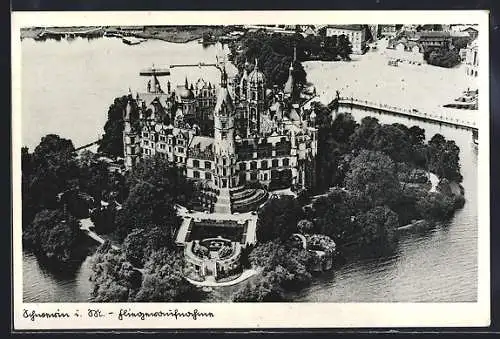 AK Schwerin i. M., Schloss aus der Luft aus, Fliegeraufnahme