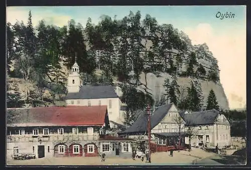 AK Oybin, Blick auf den Ort mit Felswand