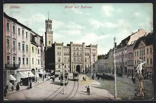 AK Zittau, Strassenpartie am Markt mit Strassenbahn und Rathaus