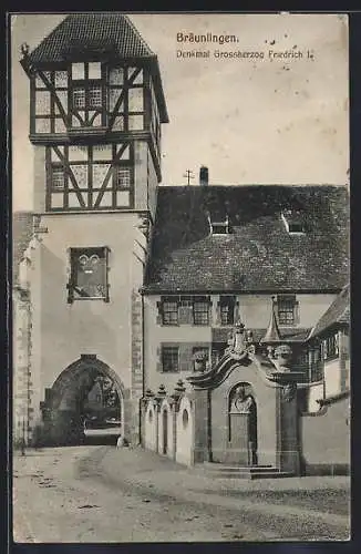 AK Bräunlingen, Denkmal Grossherzog Friedrich I. mit Torturm u. Strasse