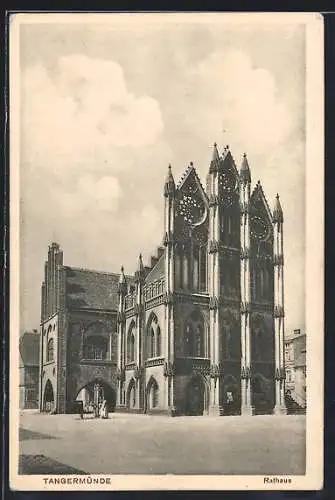 AK Tangermünde, Rathaus mit Vorplatz