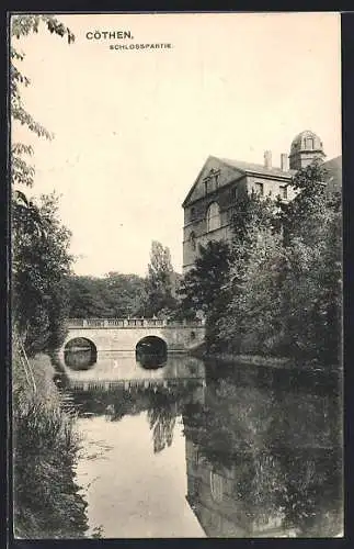 AK Cöthen, Schlosspartie mit Brücke vom Wasser aus