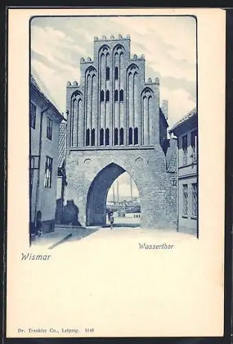 AK Wismar, Wassertor mit Durchblick zum Hafen