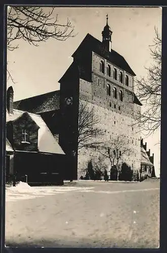 AK Havelberg, Turmgebäude mit Uhr mit Nachbarhäusern u. Strasse